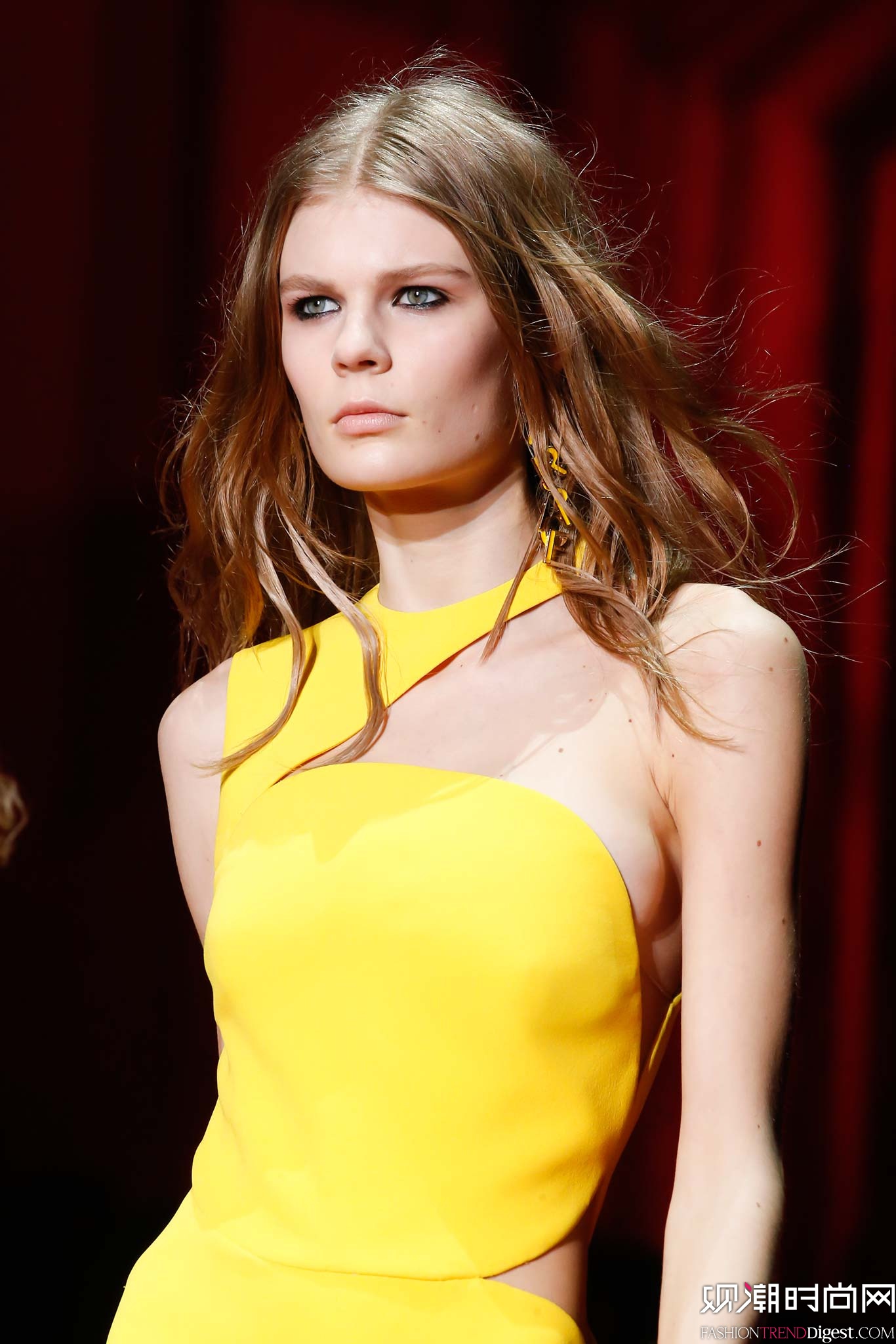 Versace 2015ﶬʱװϵ㳡ͼƬ