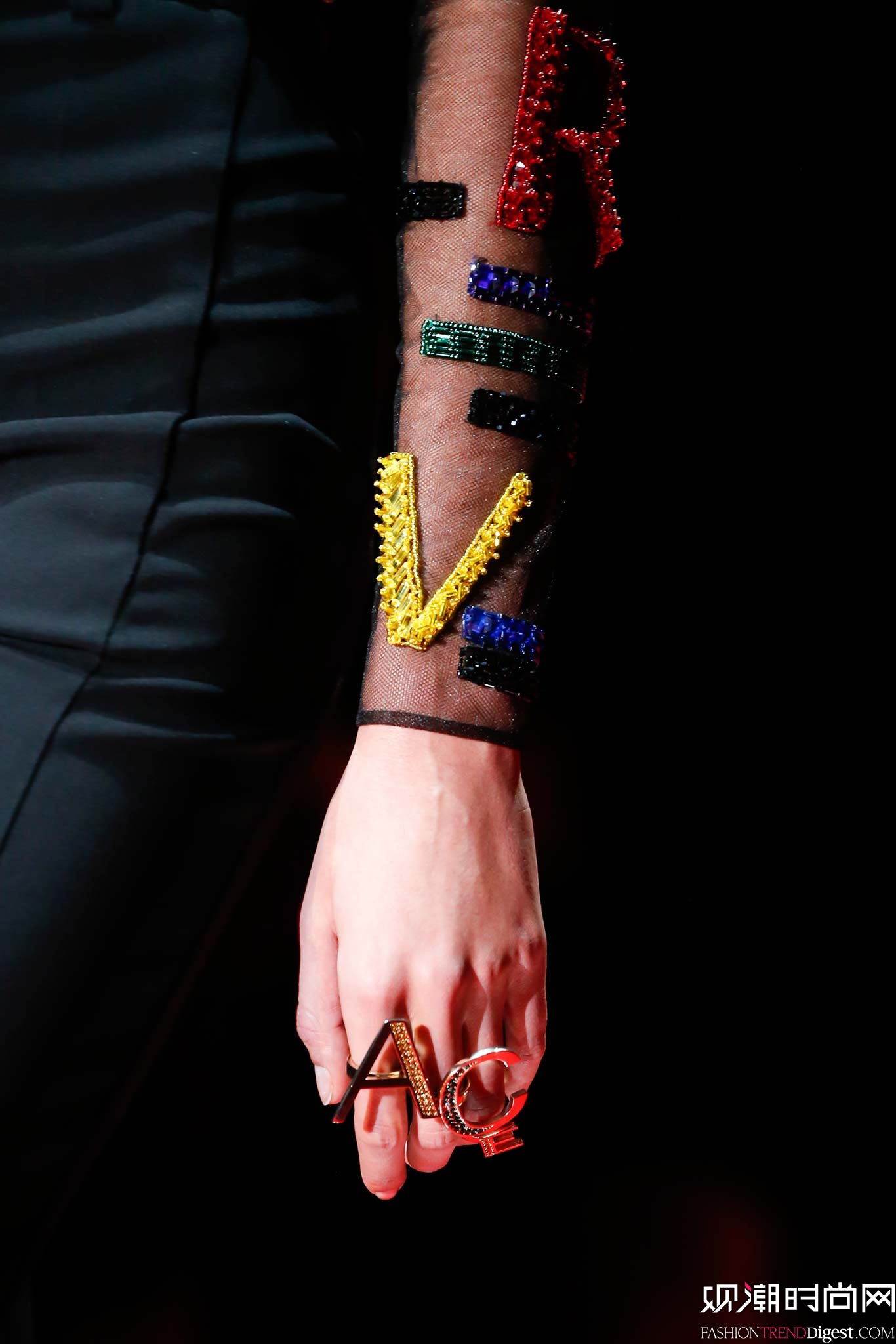 Versace 2015ﶬʱװϵ㳡ͼƬ