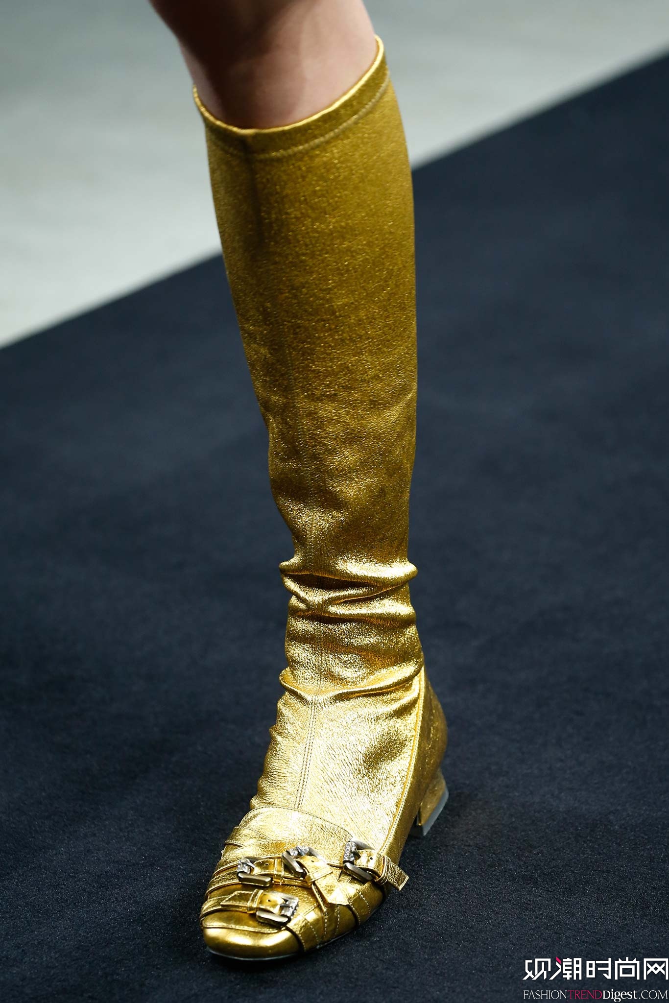 Bottega Veneta 2015�ﶬʱװ��ϵ���㳡����ͼƬ