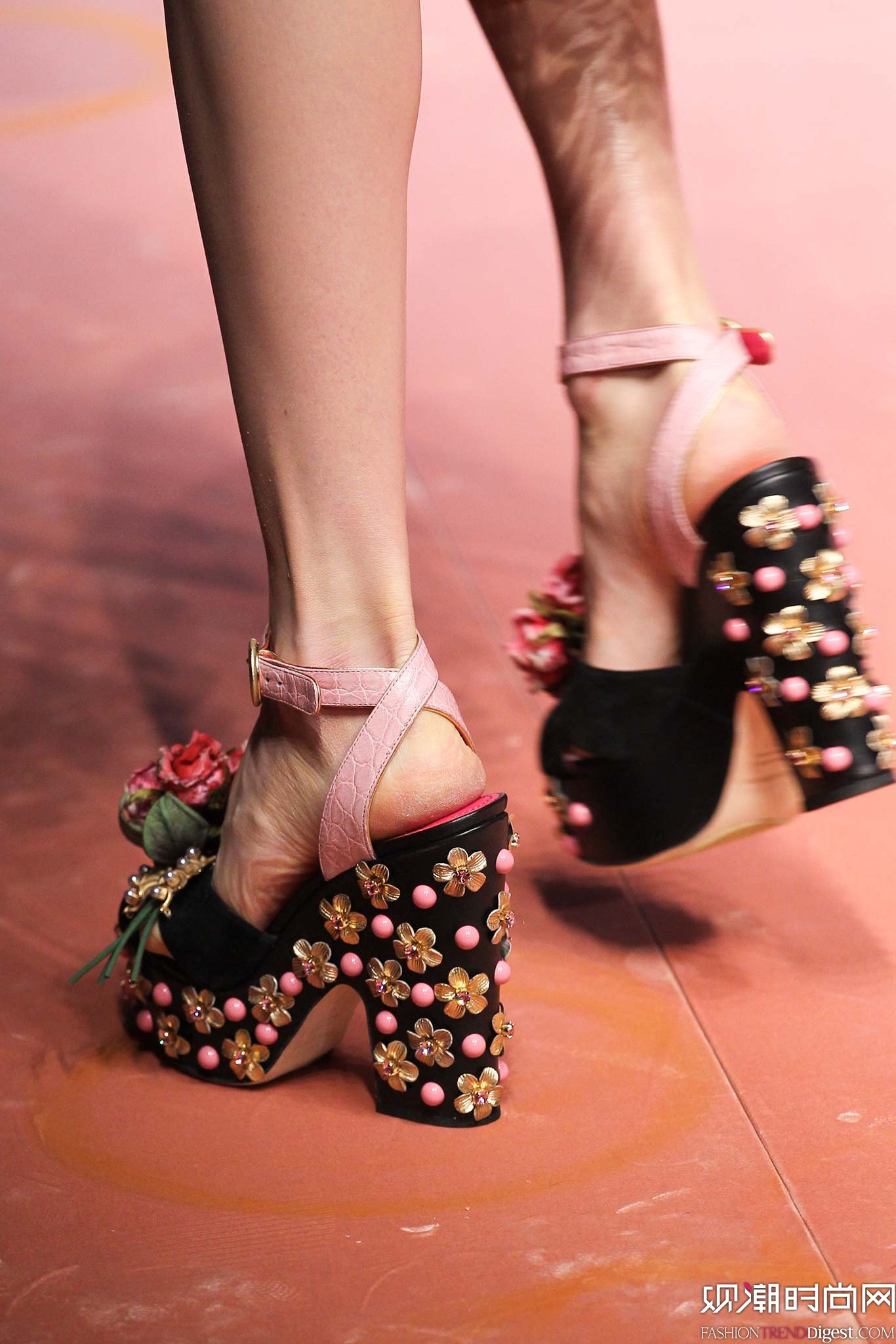 Dolce & Gabbana 2015�ﶬʱװ��ϵ���㳡����ͼƬ