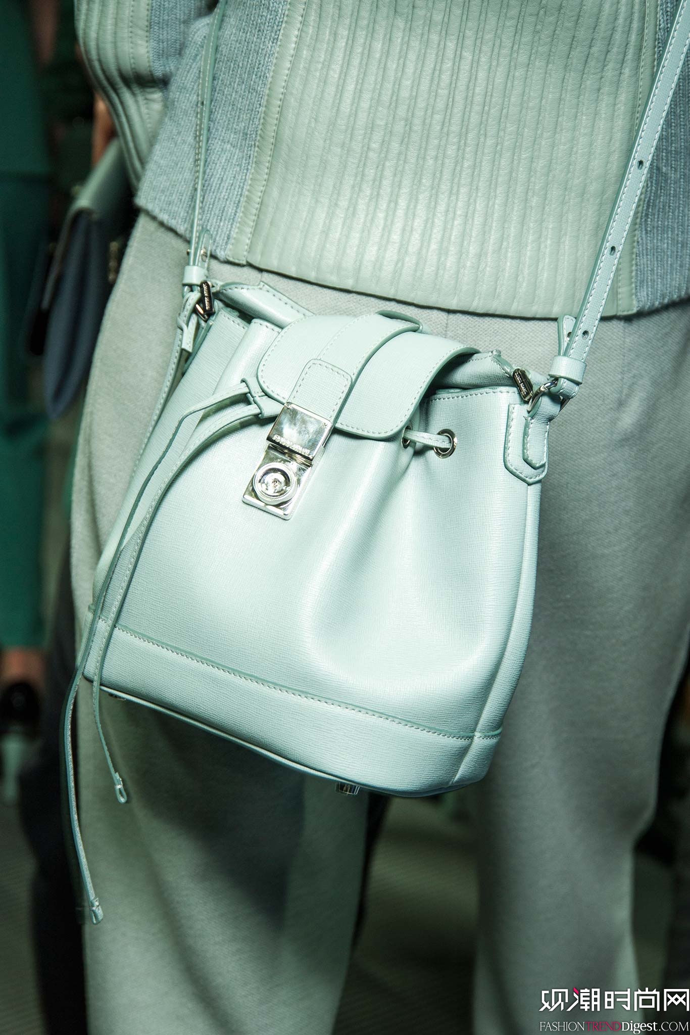 Giorgio Armani 2015�ﶬʱװ��ϵ���㳡����ͼƬ