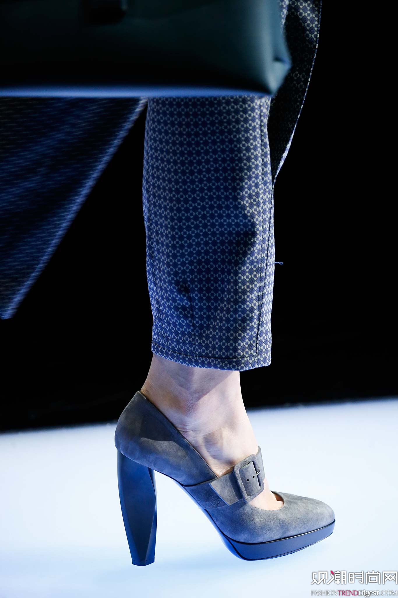 Giorgio Armani 2015�ﶬʱװ��ϵ���㳡����ͼƬ