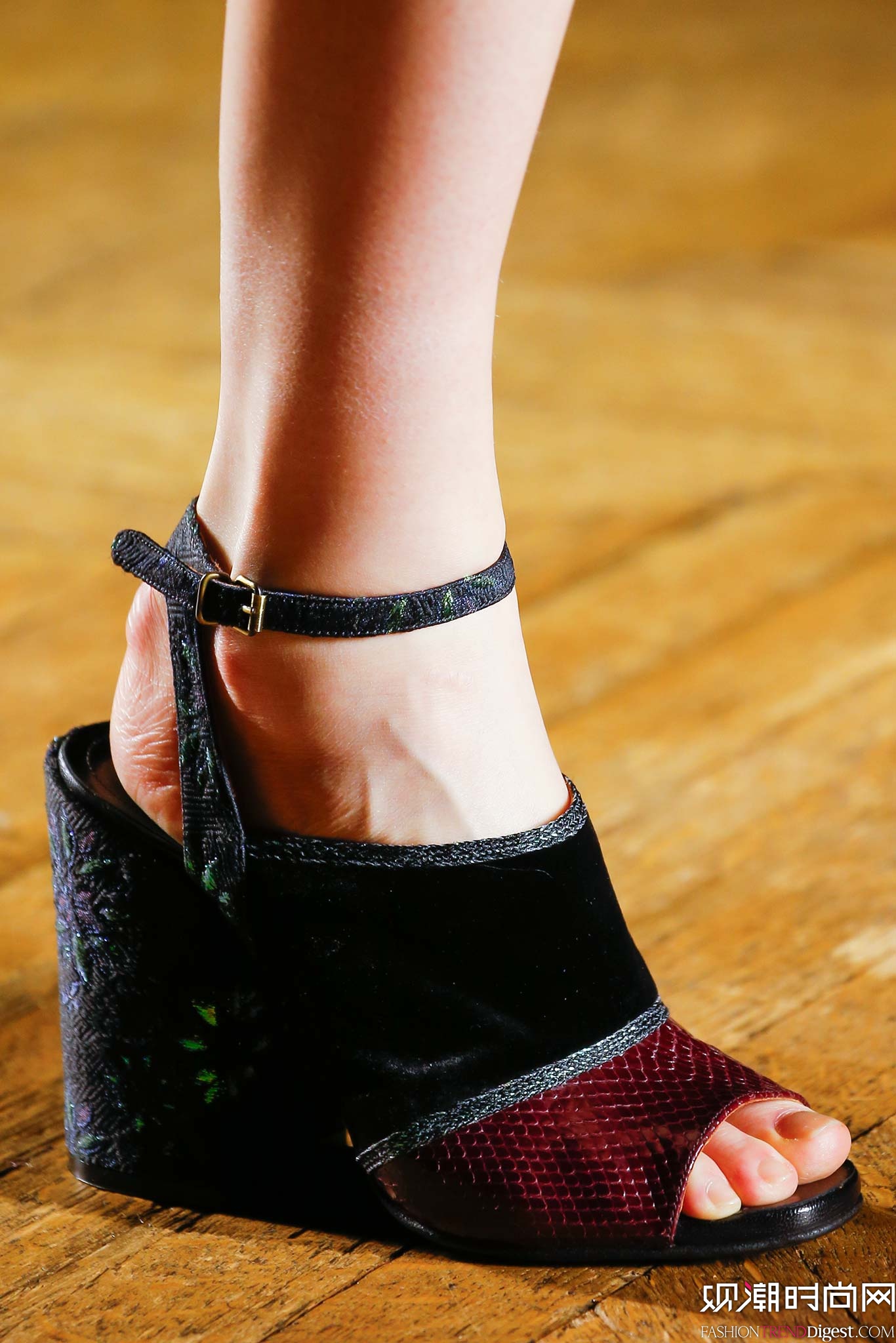 Dries Van Noten 2015ﶬʱװϵ㳡ͼƬ