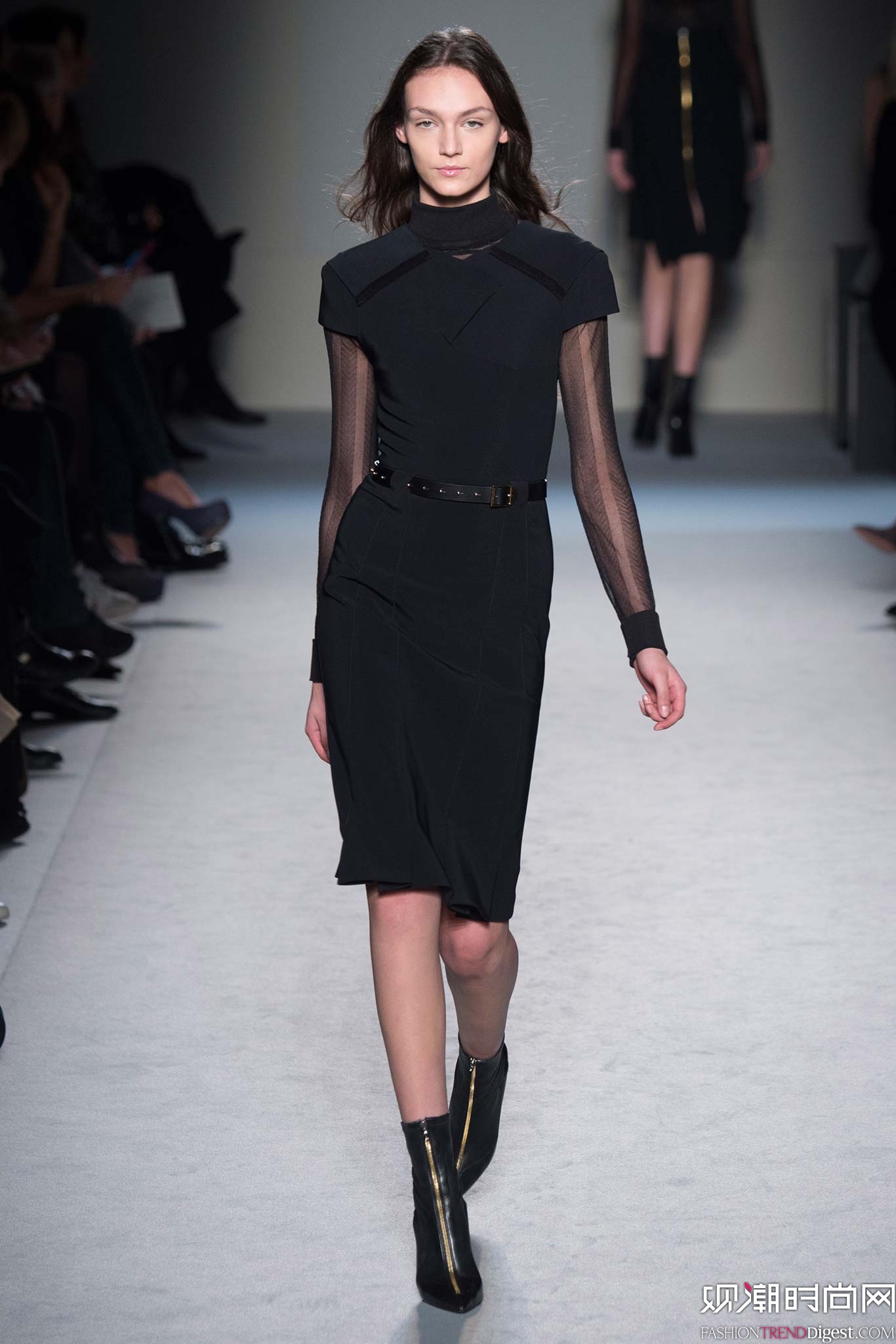 Roland Mouret 2015ﶬrbϵDƬ