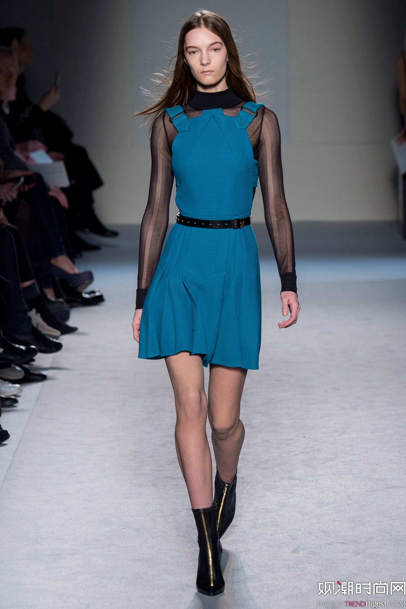 Roland Mouret 2015ﶬrbϵDƬ