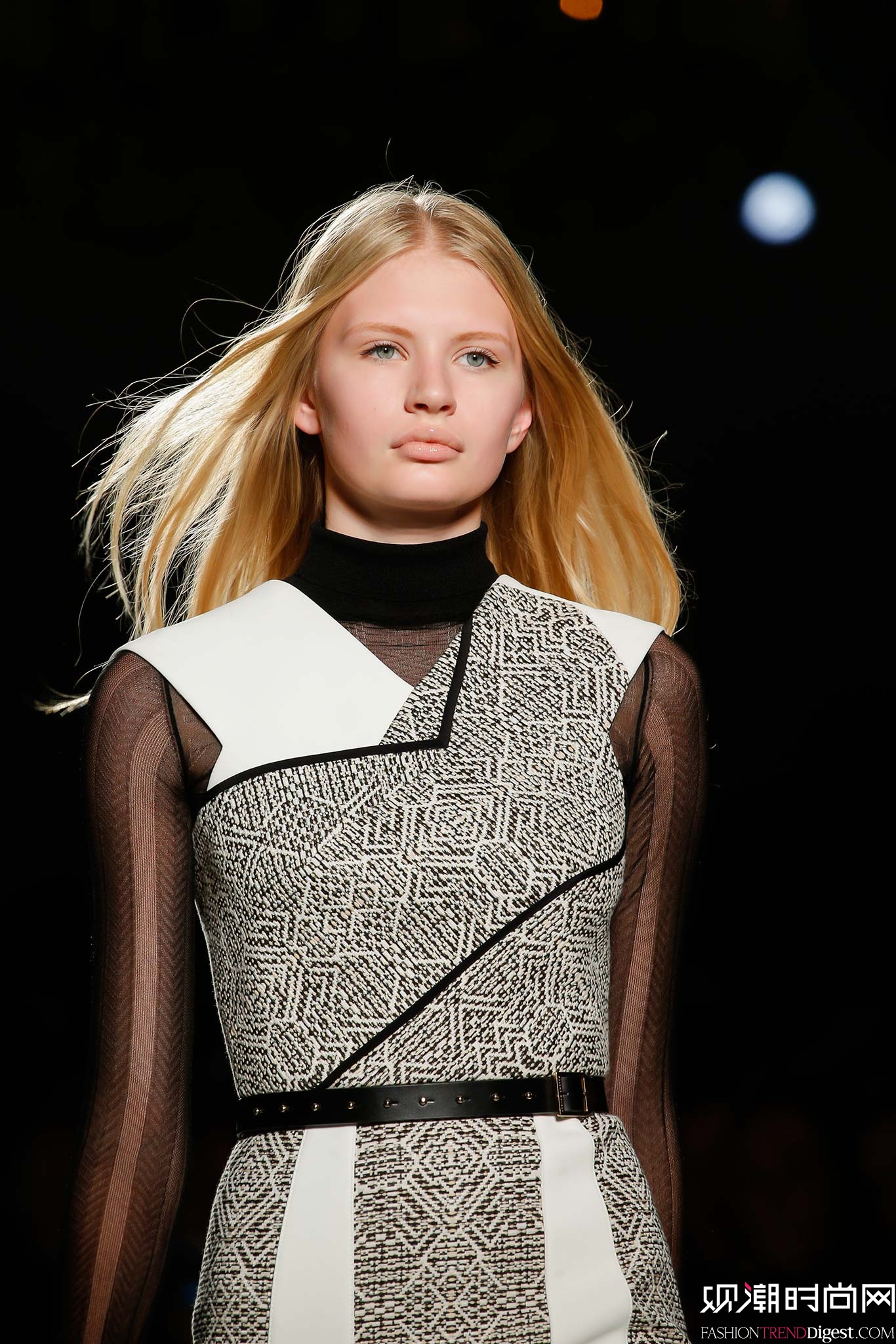 Roland Mouret 2015ﶬr(sh)bϵ(chng)DƬ