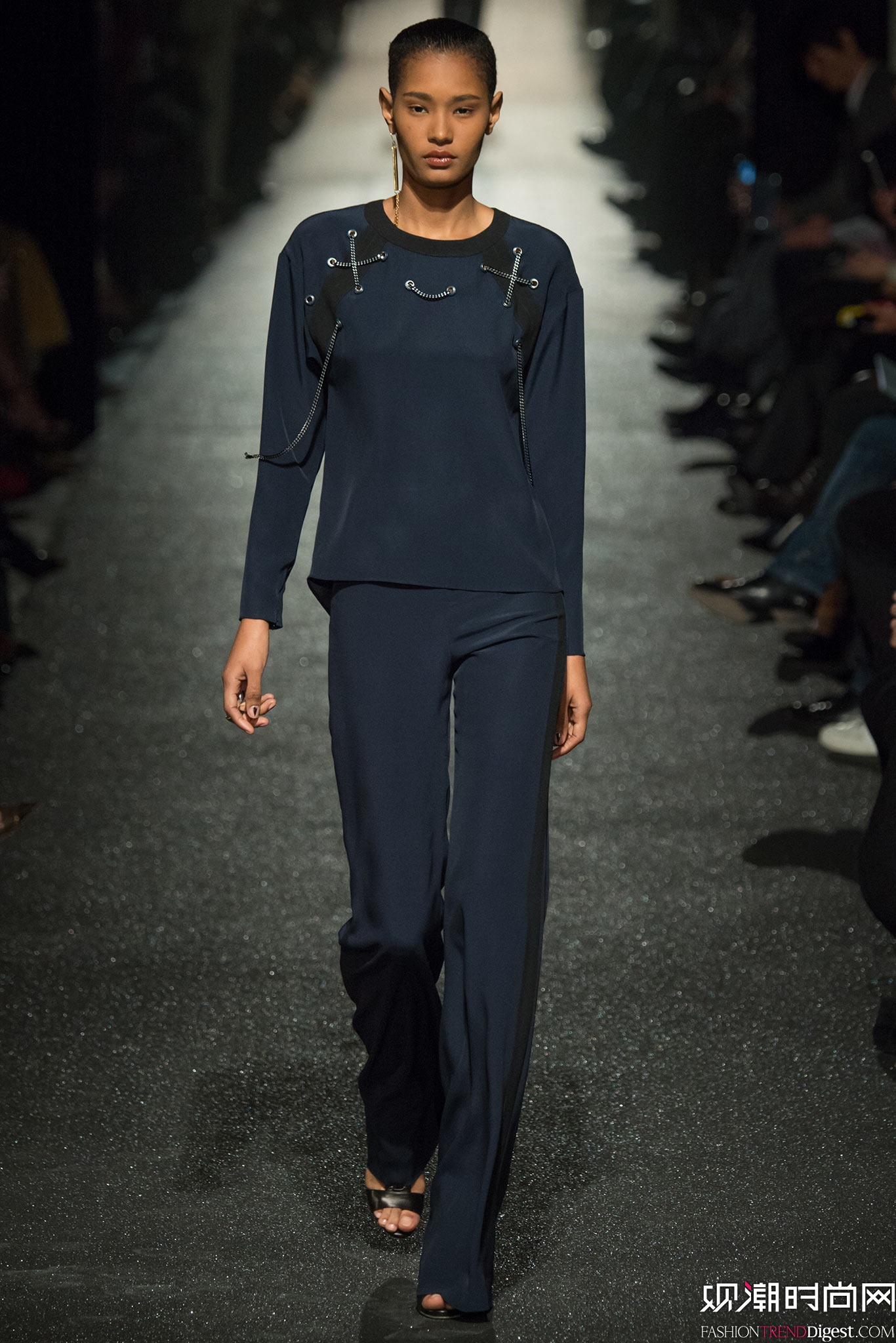 Alexis Mabille 2015ﶬʱװϵ㳡ͼƬ