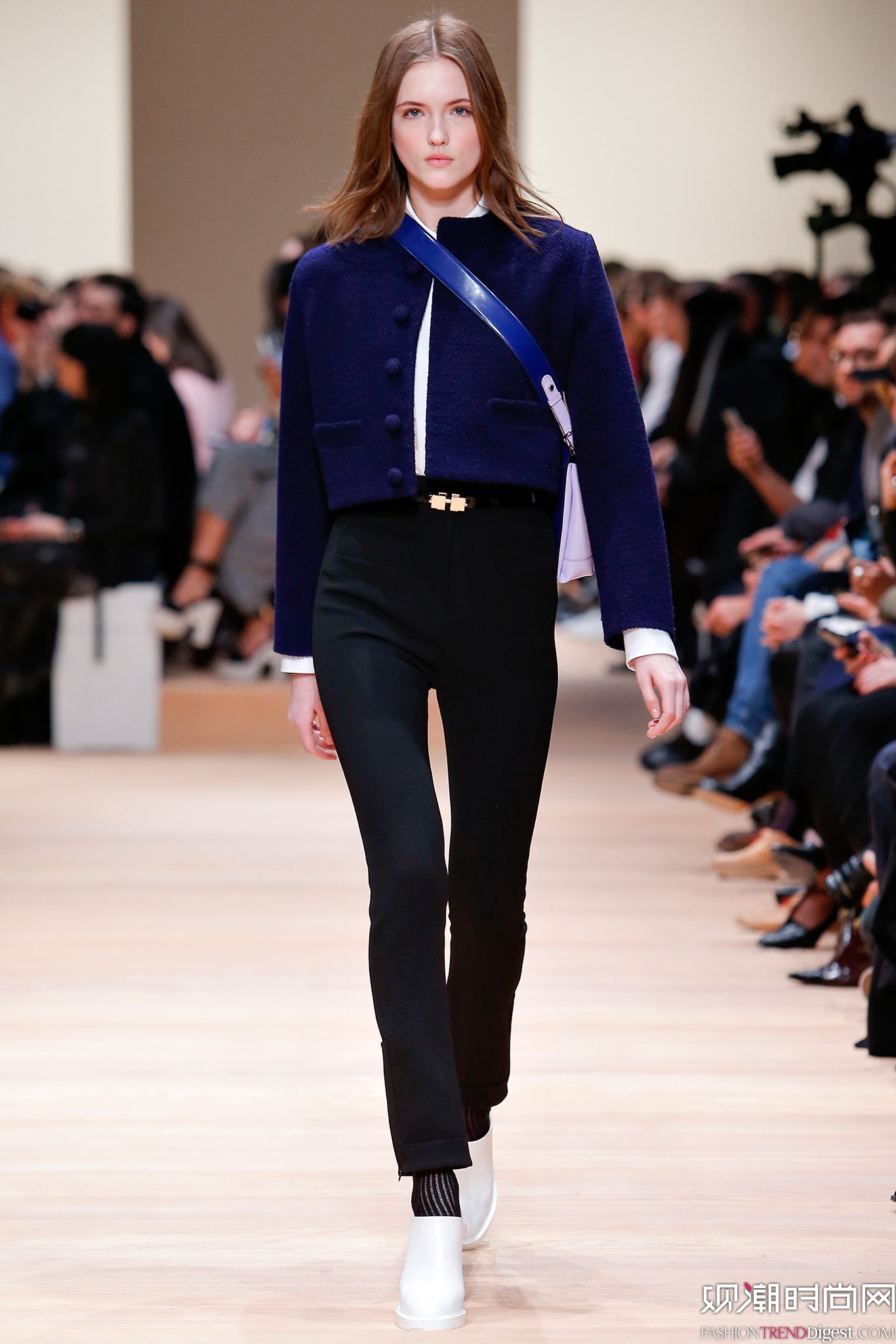 Carven 2015ﶬʱװϵ㳡ͼƬ