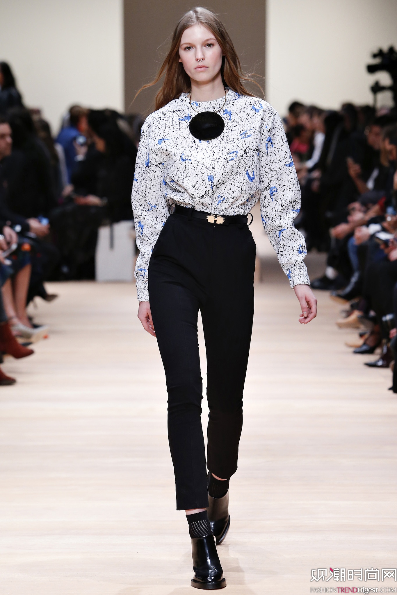 Carven 2015ﶬʱװϵ㳡ͼƬ