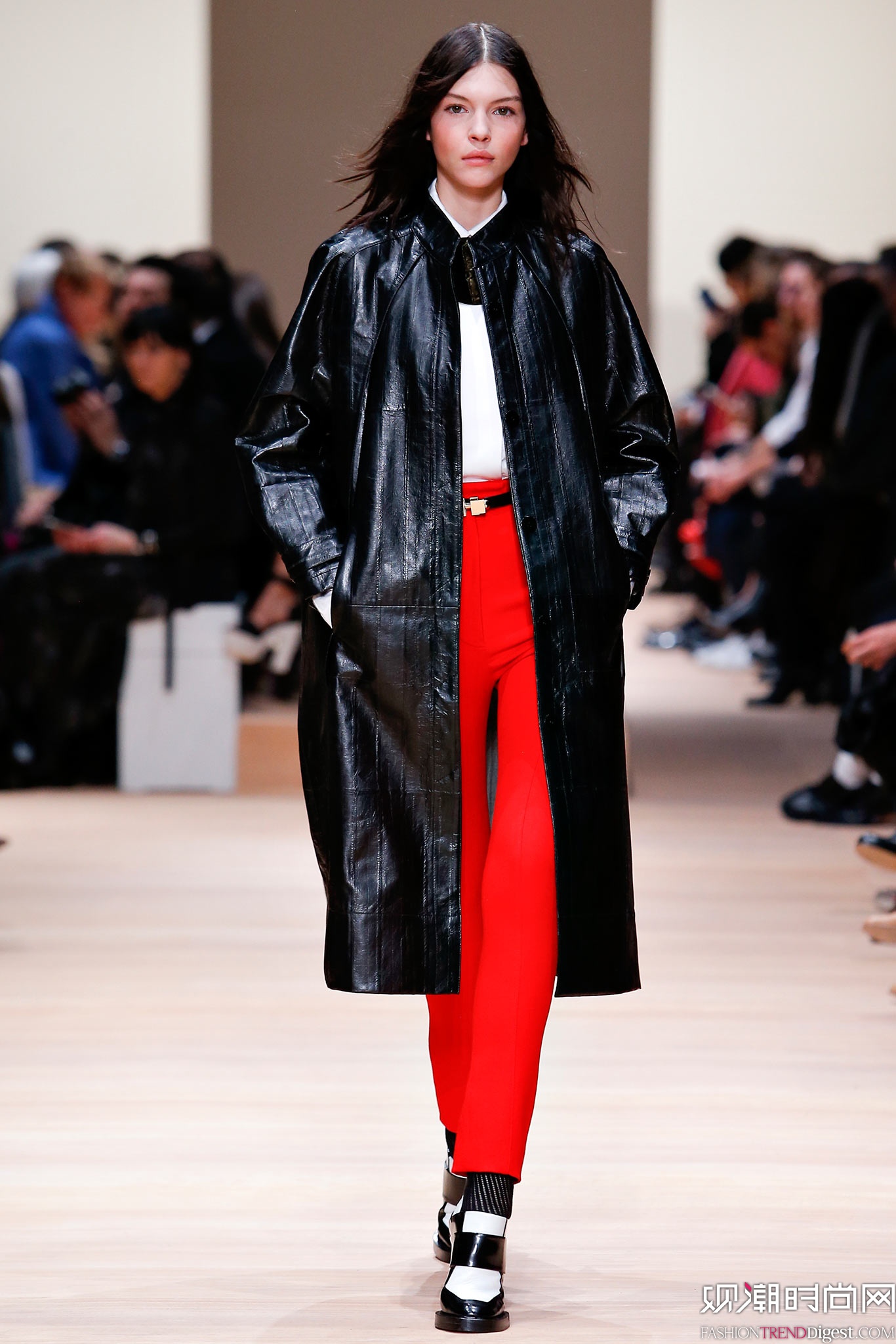 Carven 2015ﶬʱװϵ㳡ͼƬ