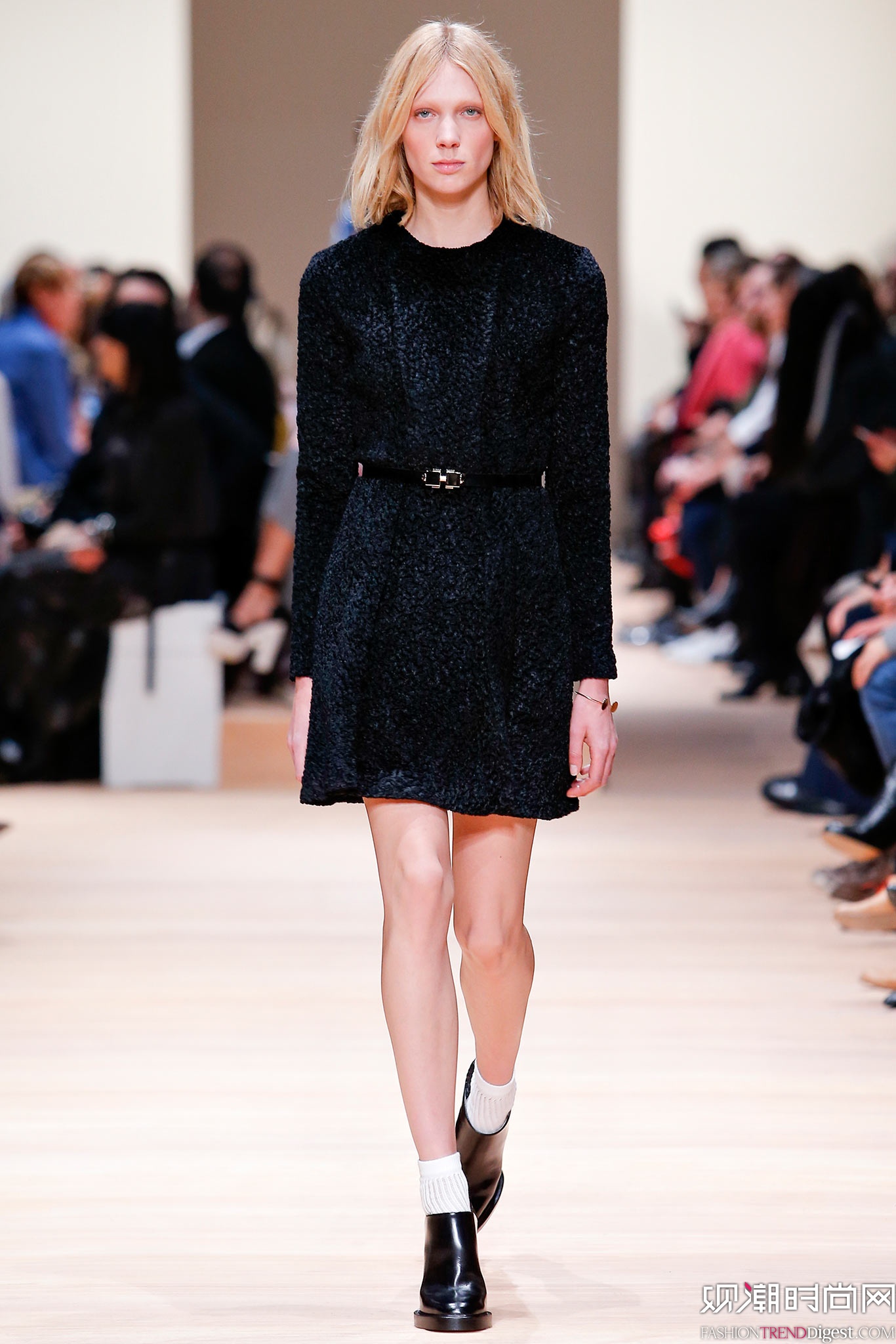 Carven 2015ﶬʱװϵ㳡ͼƬ