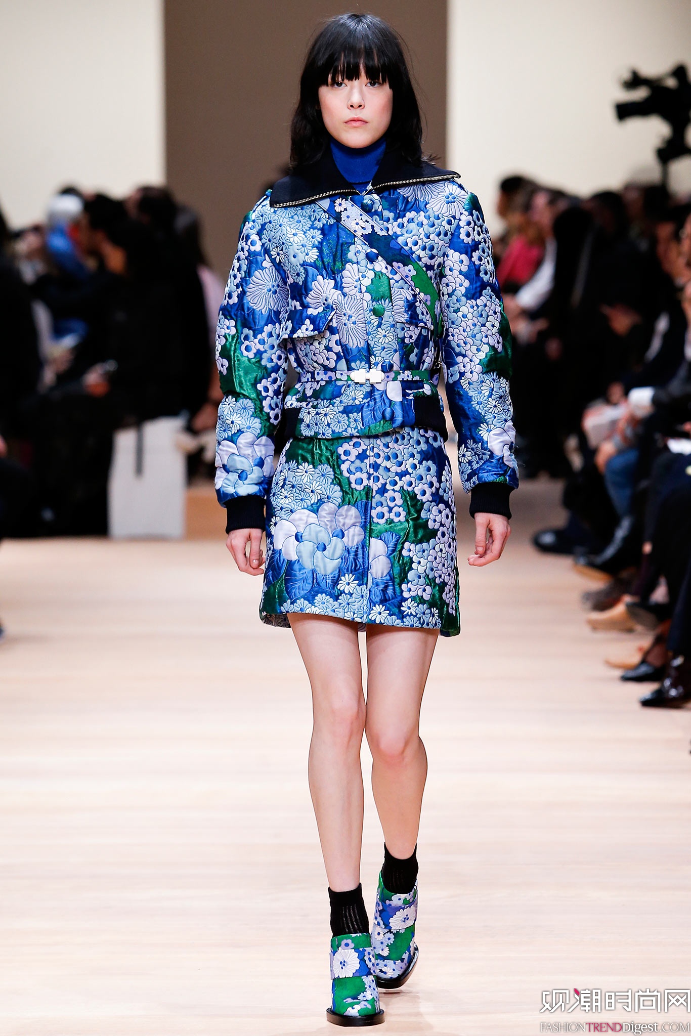 Carven 2015ﶬʱװϵ㳡ͼƬ