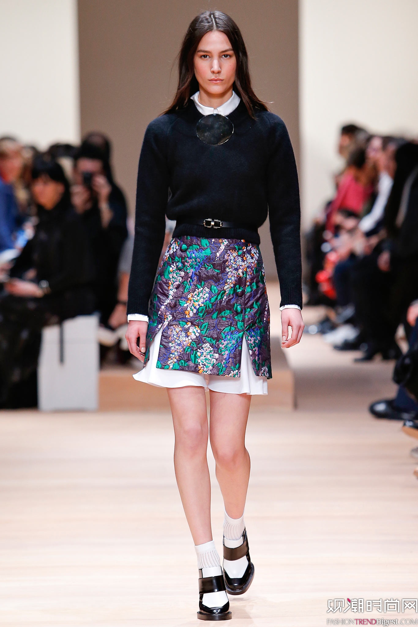 Carven 2015ﶬʱװϵ㳡ͼƬ