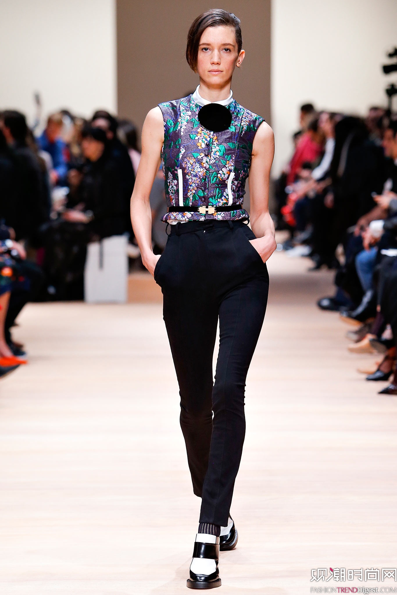 Carven 2015ﶬʱװϵ㳡ͼƬ