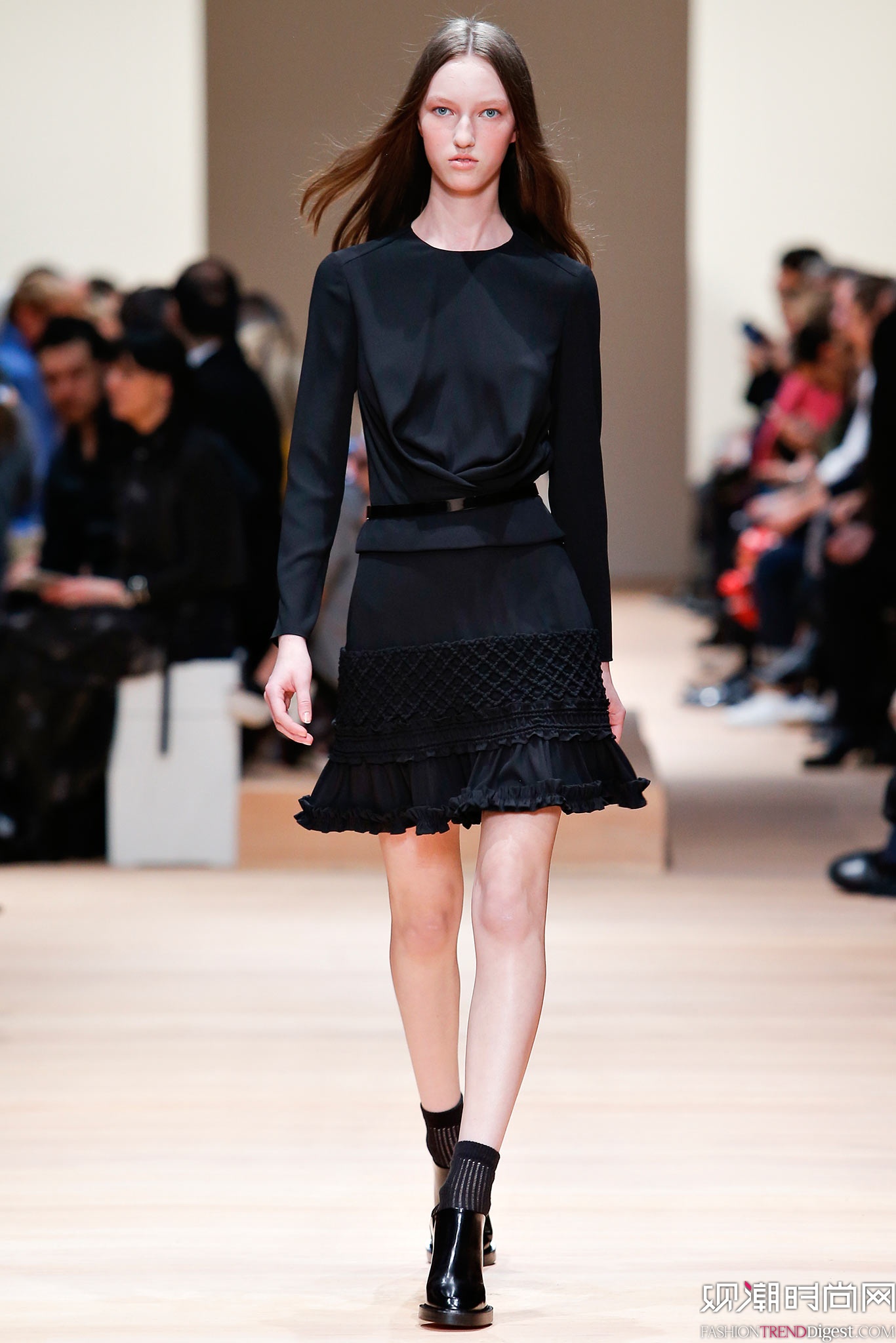 Carven 2015ﶬʱװϵ㳡ͼƬ