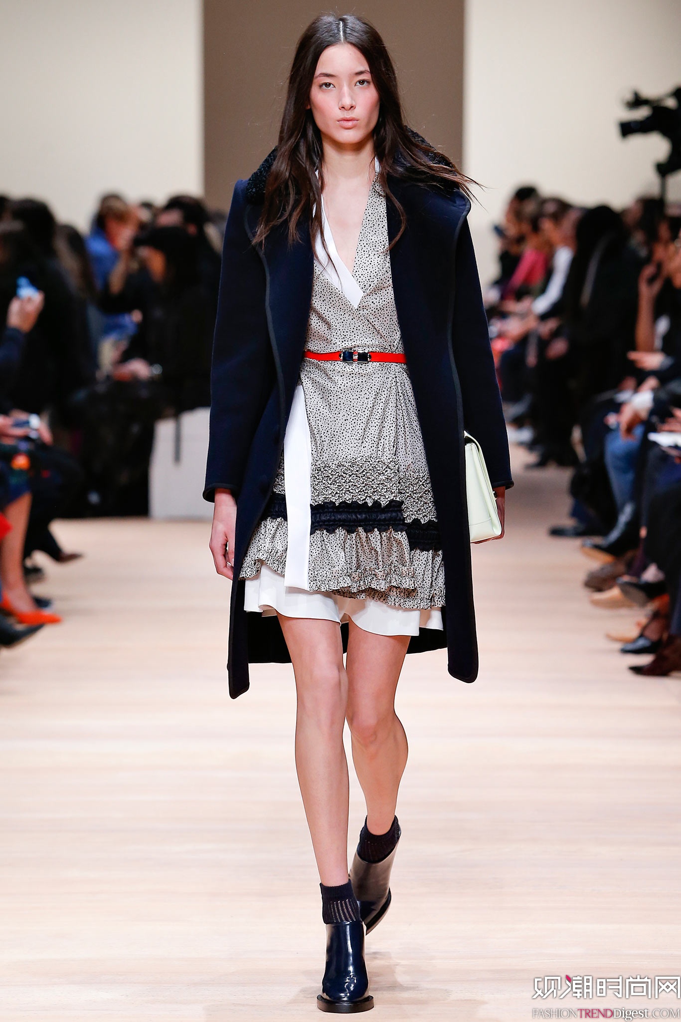 Carven 2015ﶬʱװϵ㳡ͼƬ