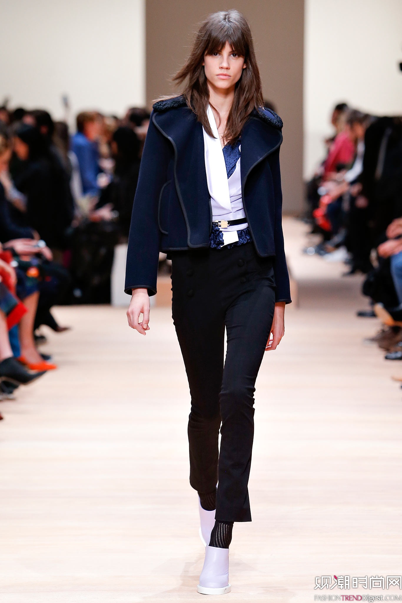 Carven 2015ﶬʱװϵ㳡ͼƬ