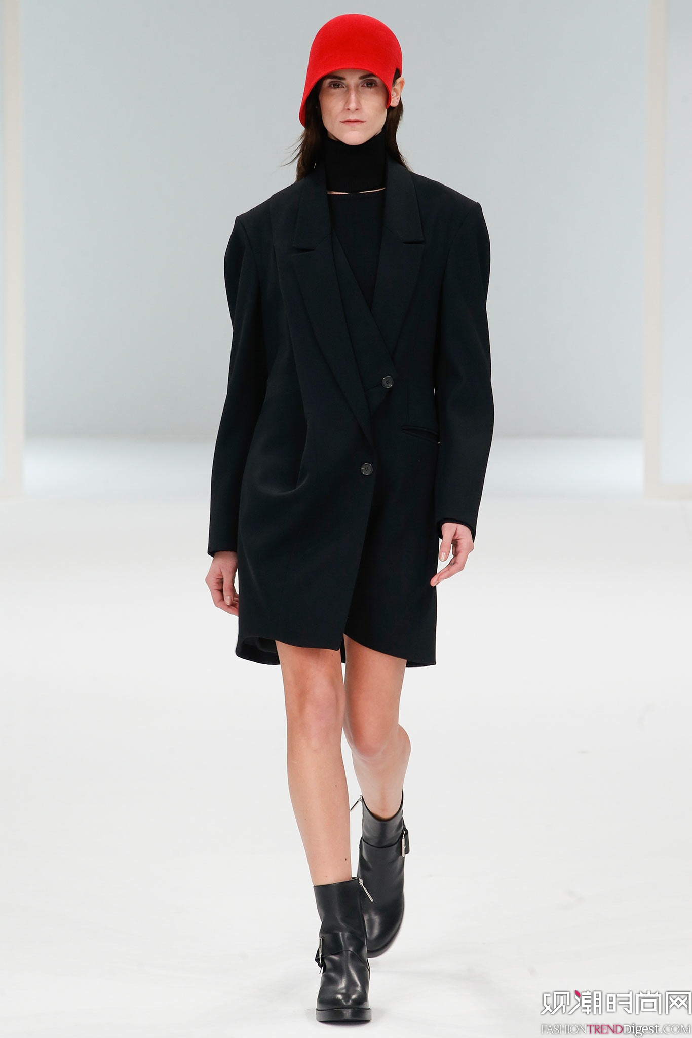 Chalayan 2015ﶬʱװϵ㳡ͼƬ