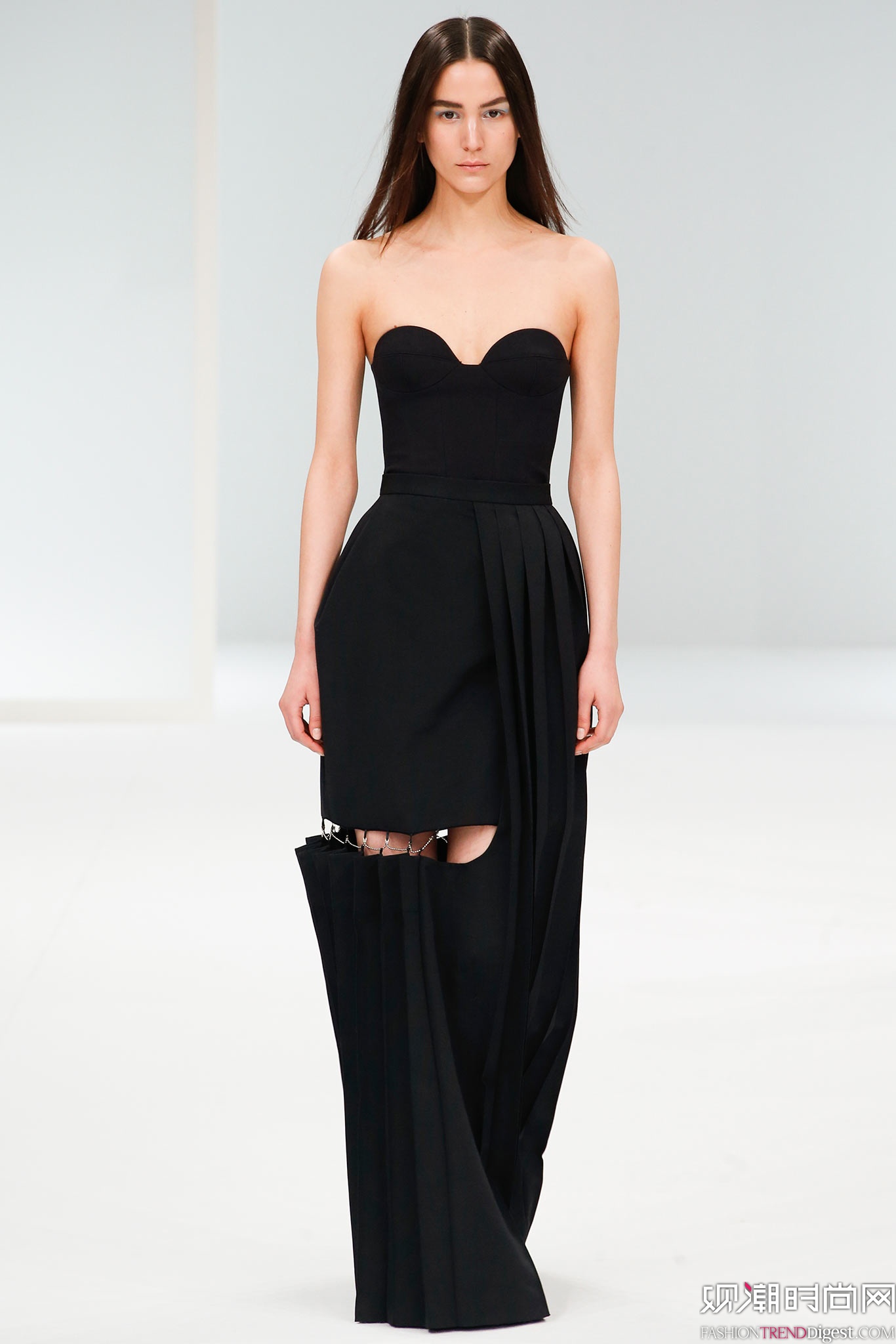 Chalayan 2015ﶬʱװϵ㳡ͼƬ