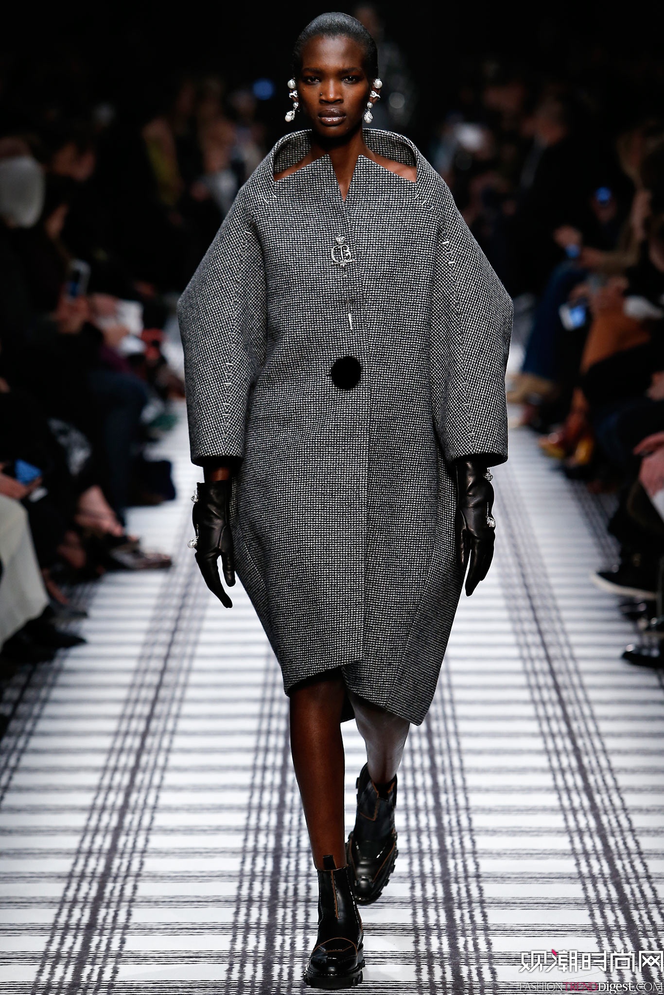 Balenciaga 2015ﶬr(sh)bϵ(chng)DƬ