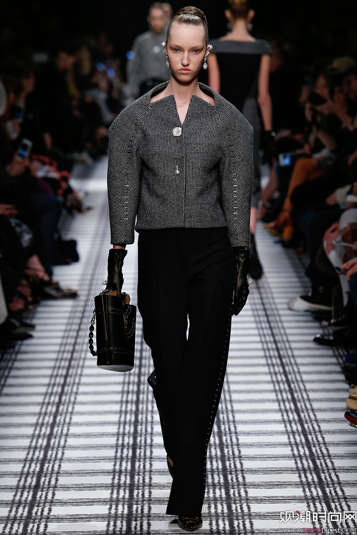 Balenciaga 2015�ﶬʱװ��ϵ���㳡����ͼƬ