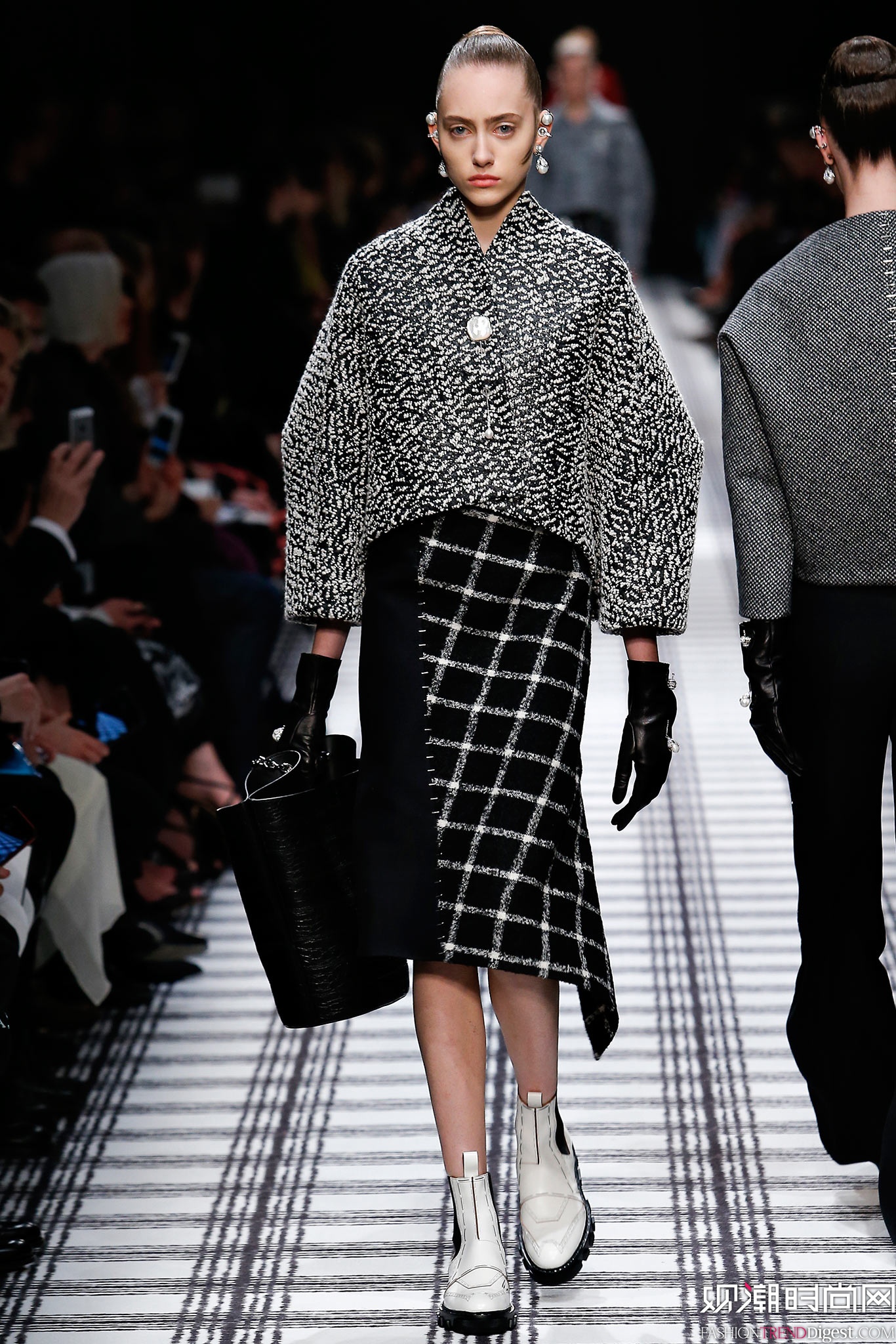Balenciaga 2015ﶬr(sh)bϵ(chng)DƬ