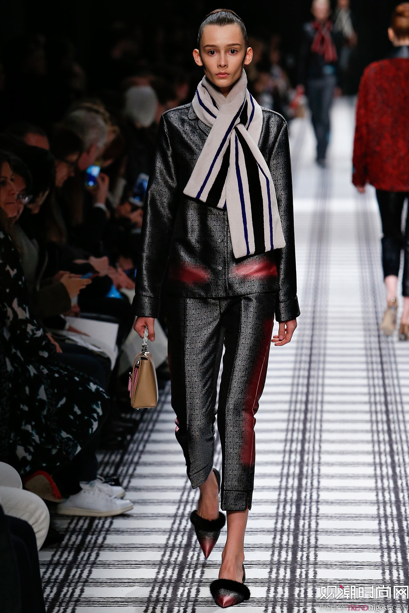 Balenciaga 2015�ﶬʱװ��ϵ���㳡����ͼƬ