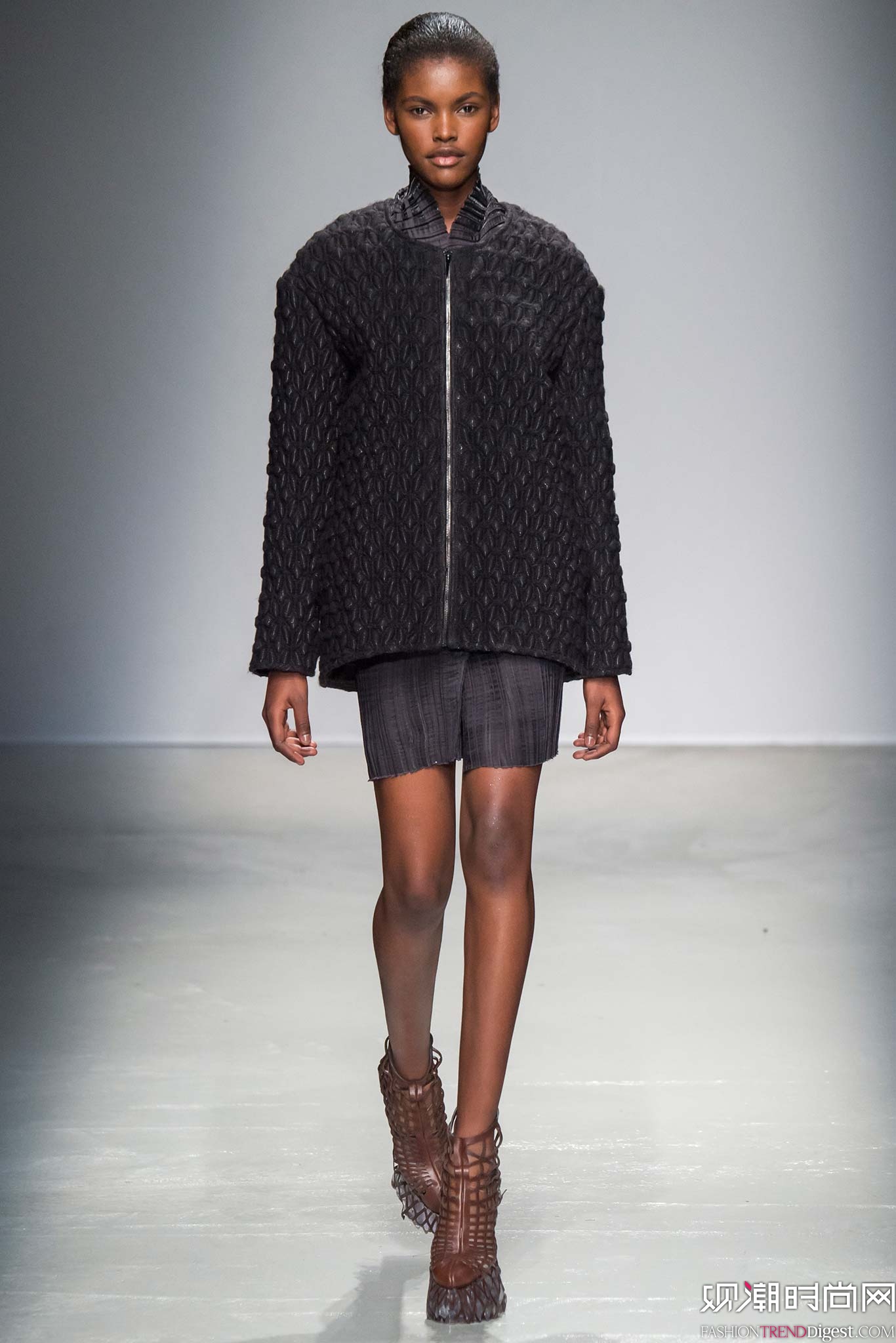 Iris van Herpen 2015ﶬr(sh)bϵ(chng)DƬ