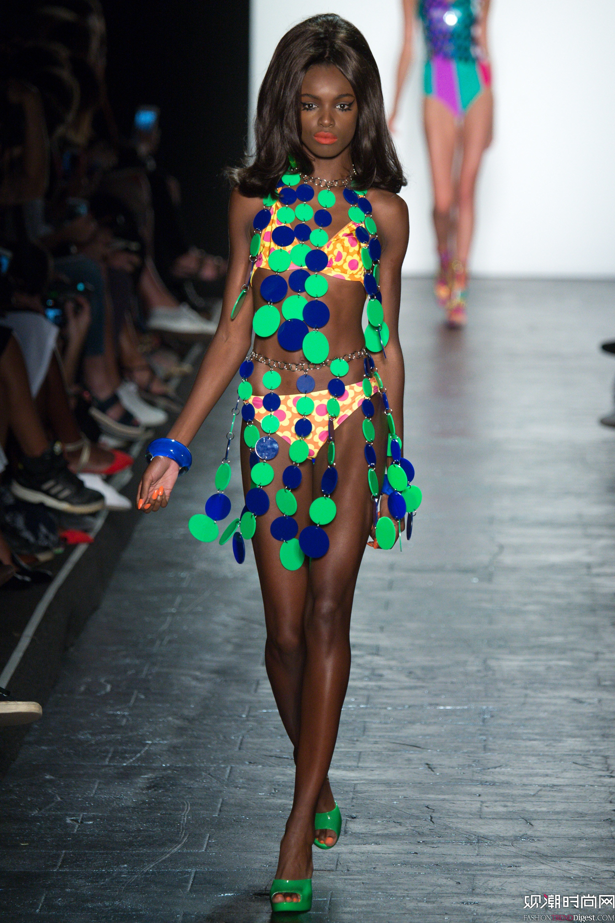 Jeremy Scott 2016����ϵ��ŦԼʱװ�ܸ���ͼƬ