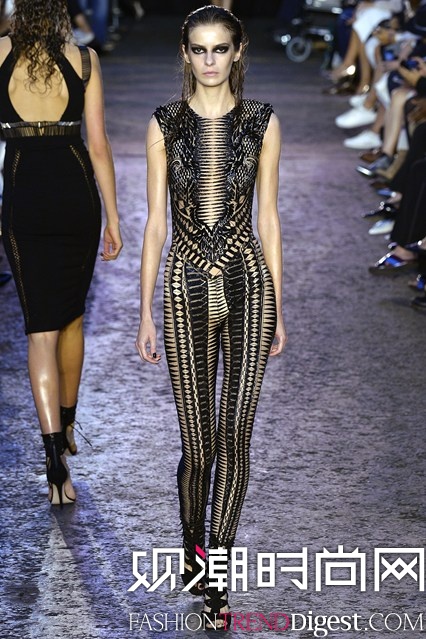 Julien Macdonald 2016ʱװŮװϵ㳡ͼƬ