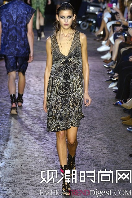 Julien Macdonald 2016ĕrbŮbϵDƬ