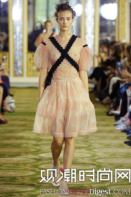 Simone Rocha 2016ĕr(sh)bŮbϵDƬ