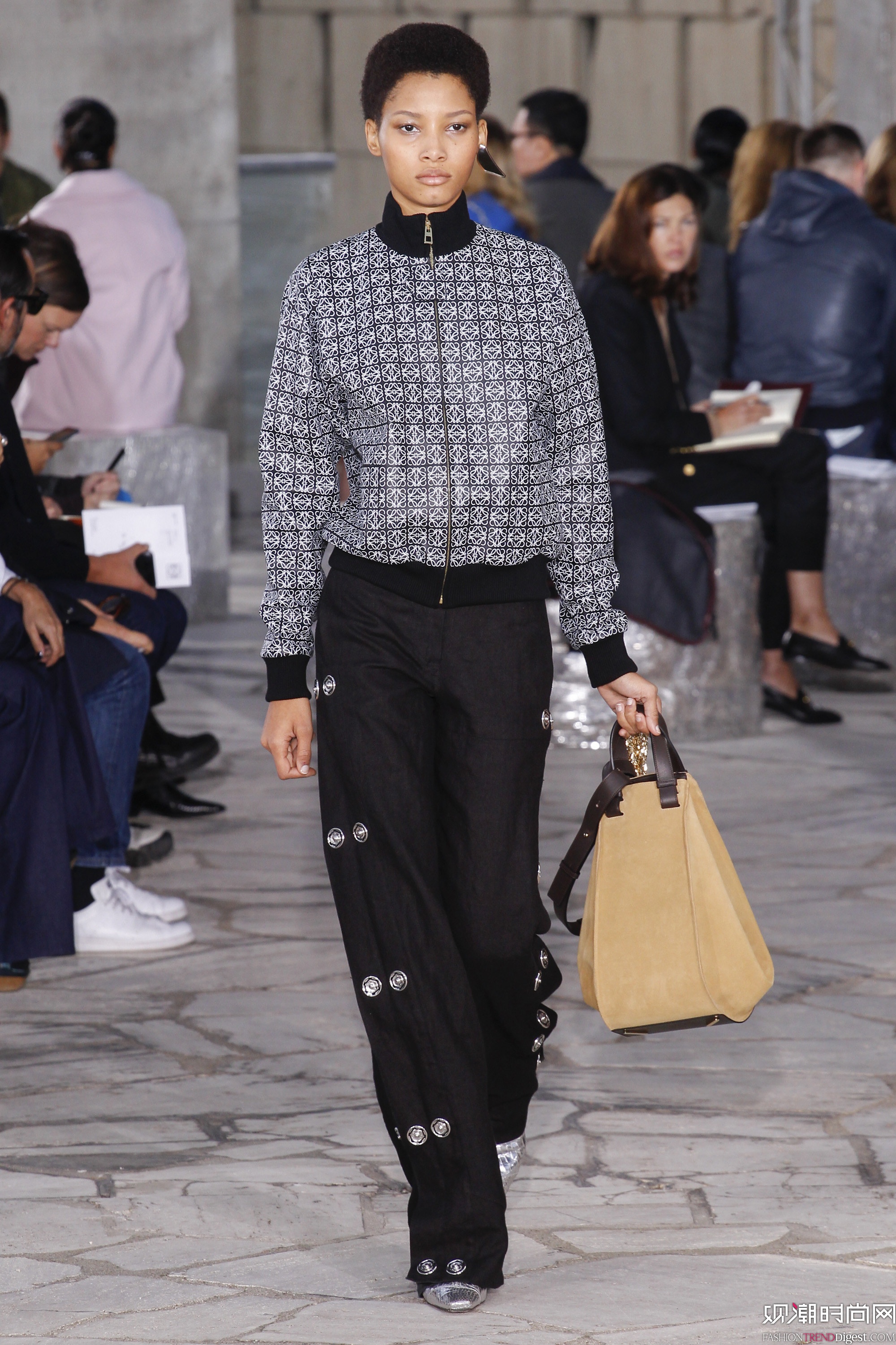 Loewe 2016ϵаrbܸDƬ