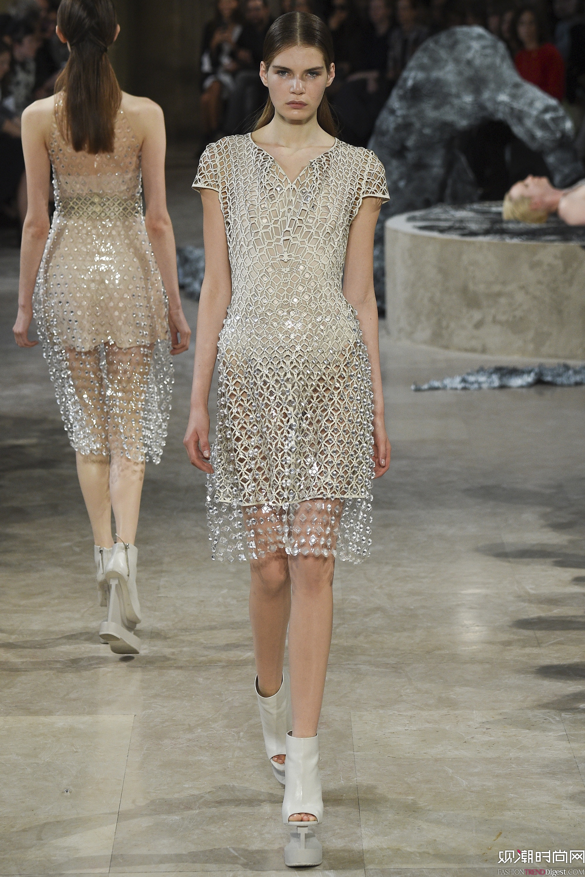 Iris van Herpen 2016İr(sh)bŮb(chng)l(f)DƬ