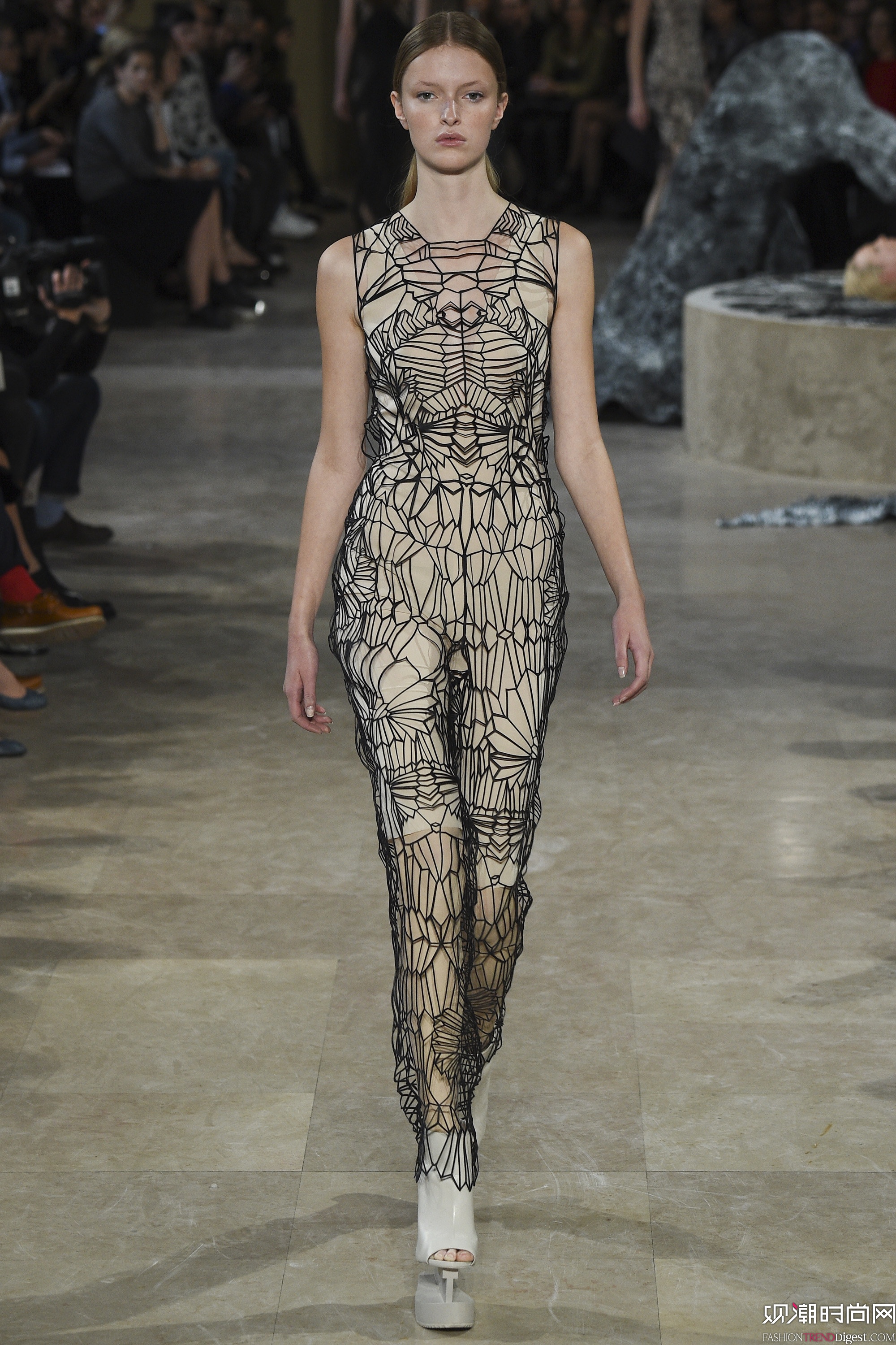 Iris van Herpen 2016İʱװŮװ㳡ͼƬ