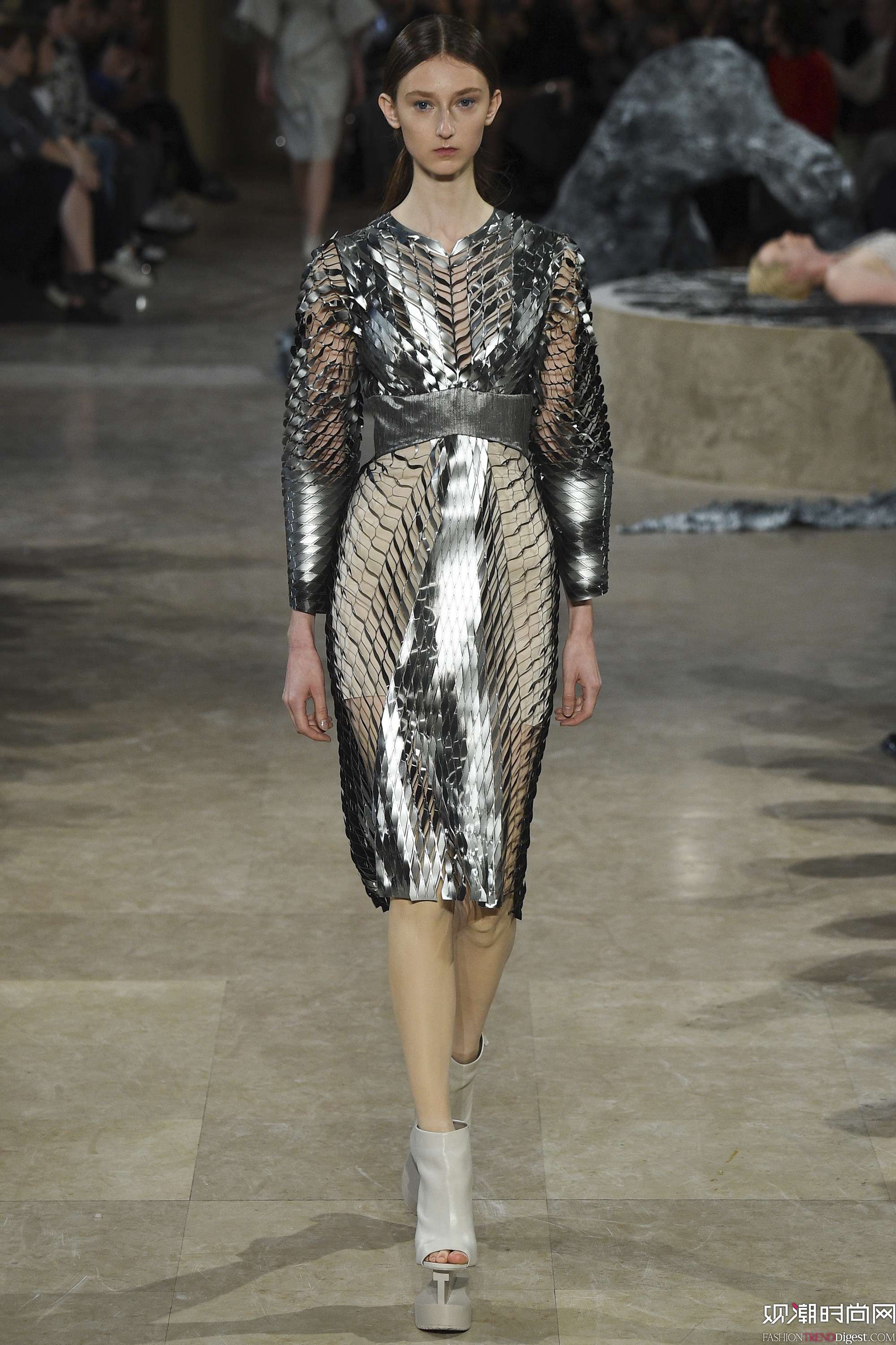 Iris van Herpen 2016İrbŮblDƬ
