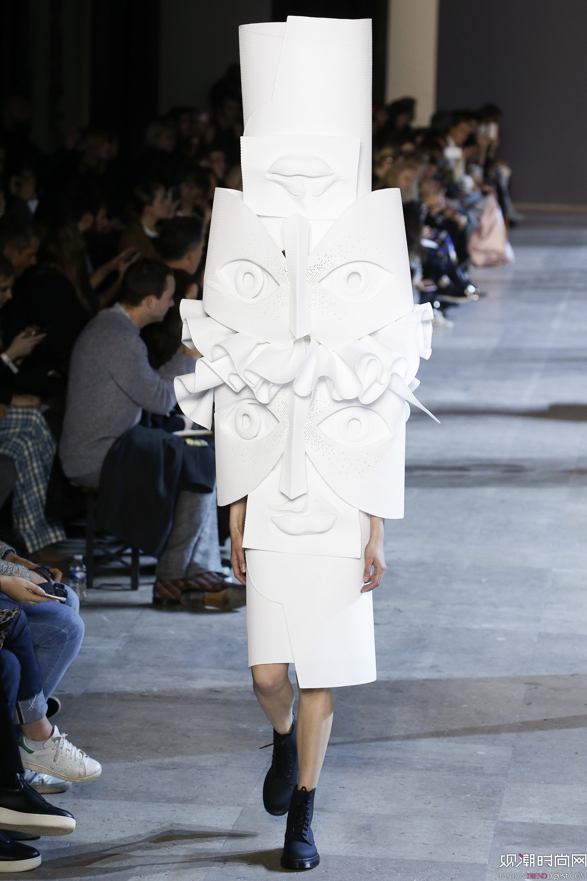 Viktor & Rolf 2016ĸ߶ϵа߶ܸDƬ