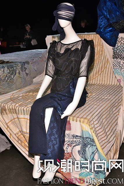 Zandra Rhodes 2016ﶬؕrbLOOKBOOKDƬ