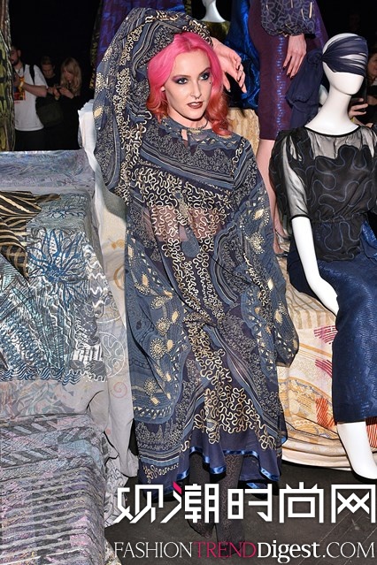 Zandra Rhodes 2016ﶬؕrbLOOKBOOKDƬ