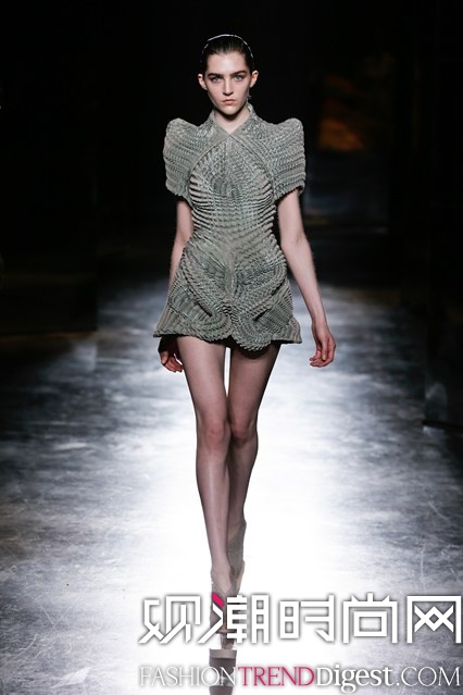 Iris van Herpen 2015ﶬϵаʱװܸͼƬ