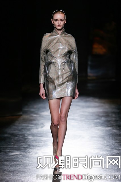 Iris van Herpen 2015ﶬϵаʱװܸͼƬ