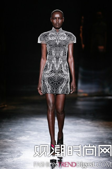 Iris van Herpen 2015ﶬϵаʱװܸͼƬ