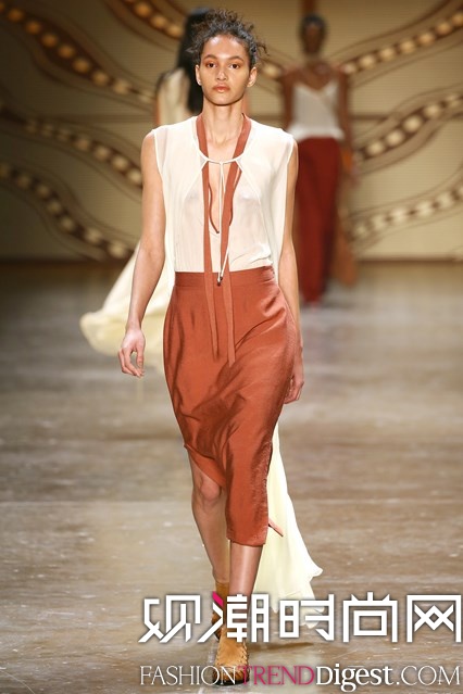 Lilly Sarti 2017ϵDƬ