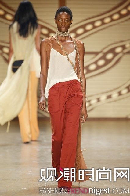 Lilly Sarti 2017ϵDƬ
