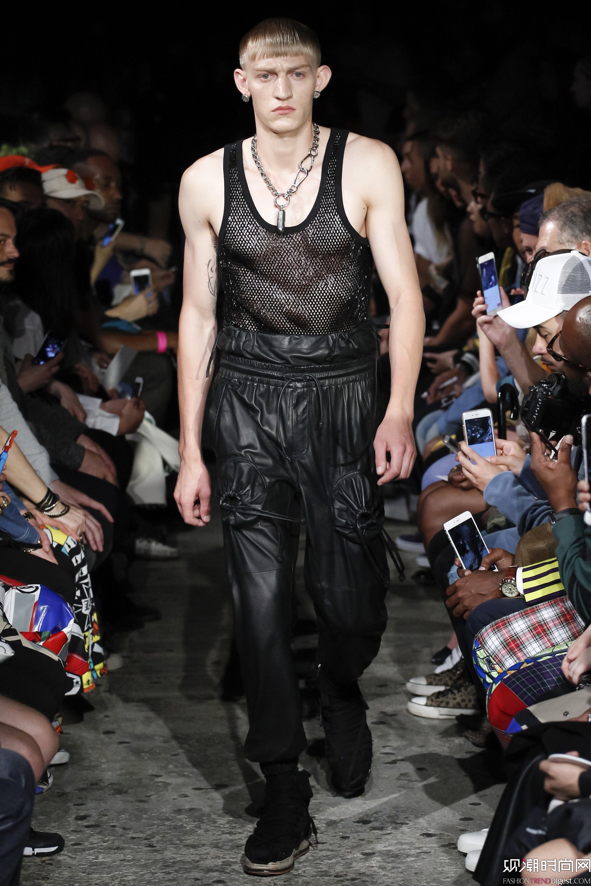 KTZ 2017bϵЂbܸDƬ