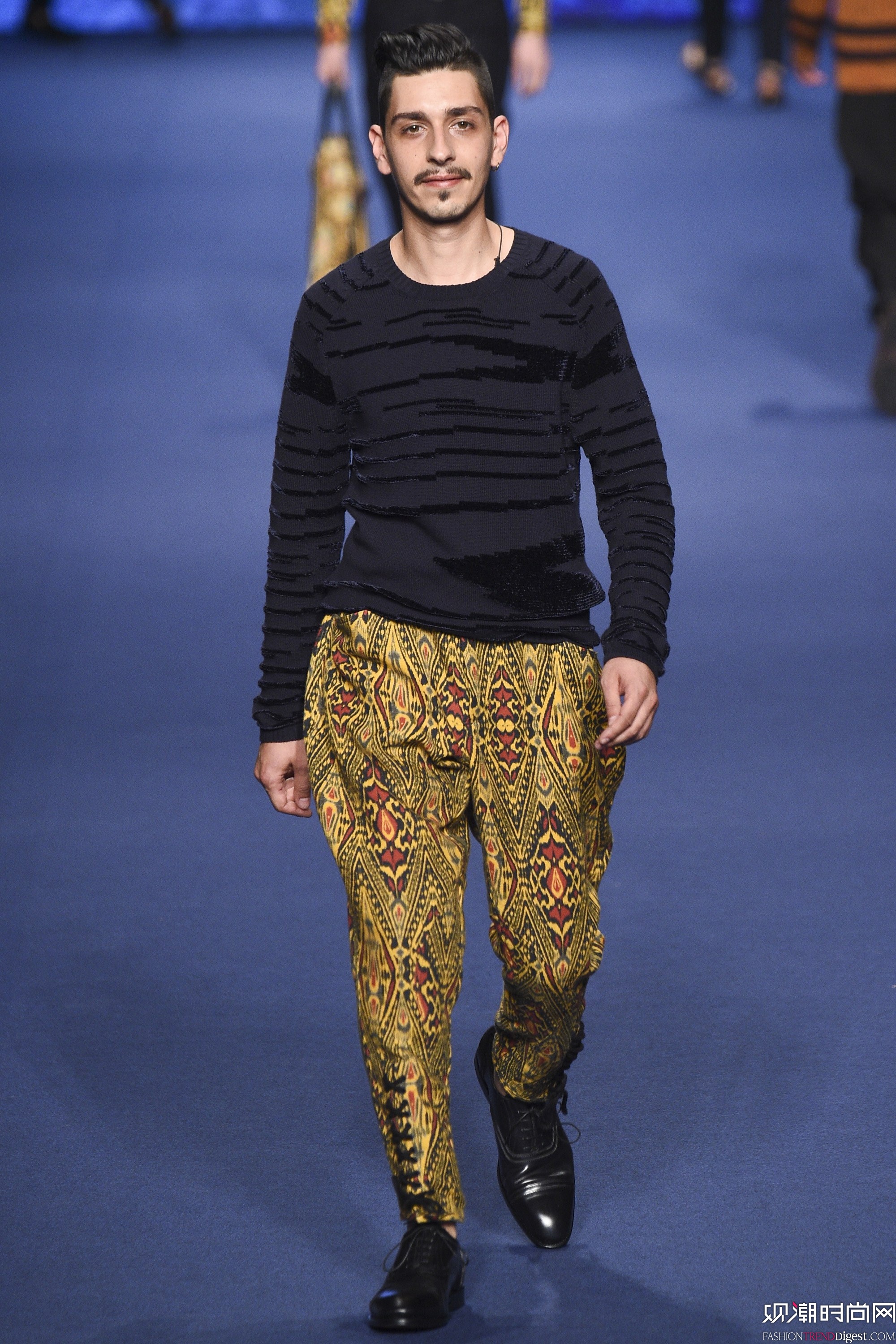 Etro 2017bϵDƬ
