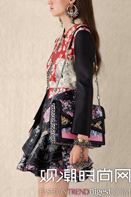 Alexander McQueen 2017紺ϵl(wi)ookbookDƬ