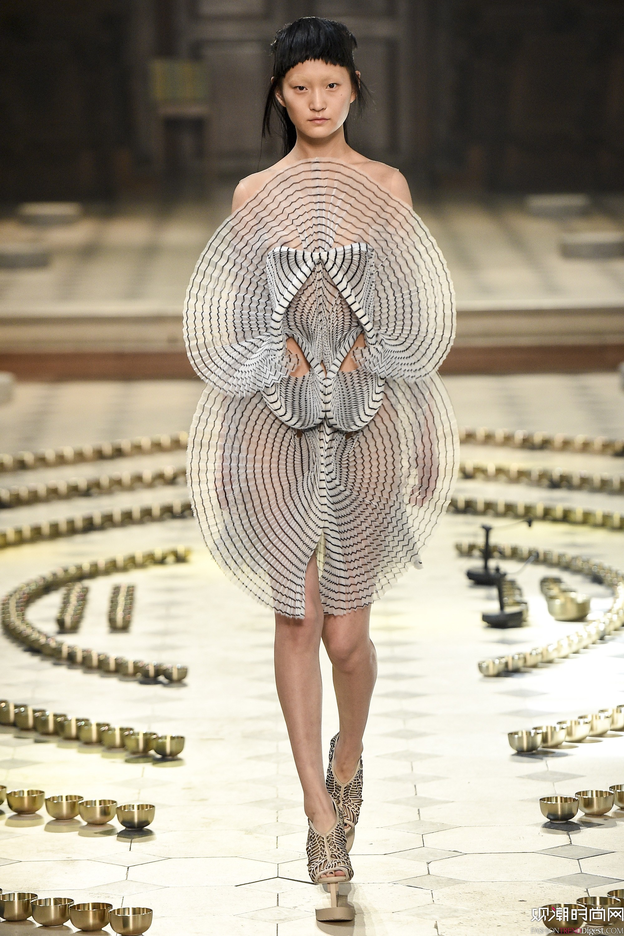 Iris van Herpen 2016ﶬ߶ϵ㳡ͼƬ