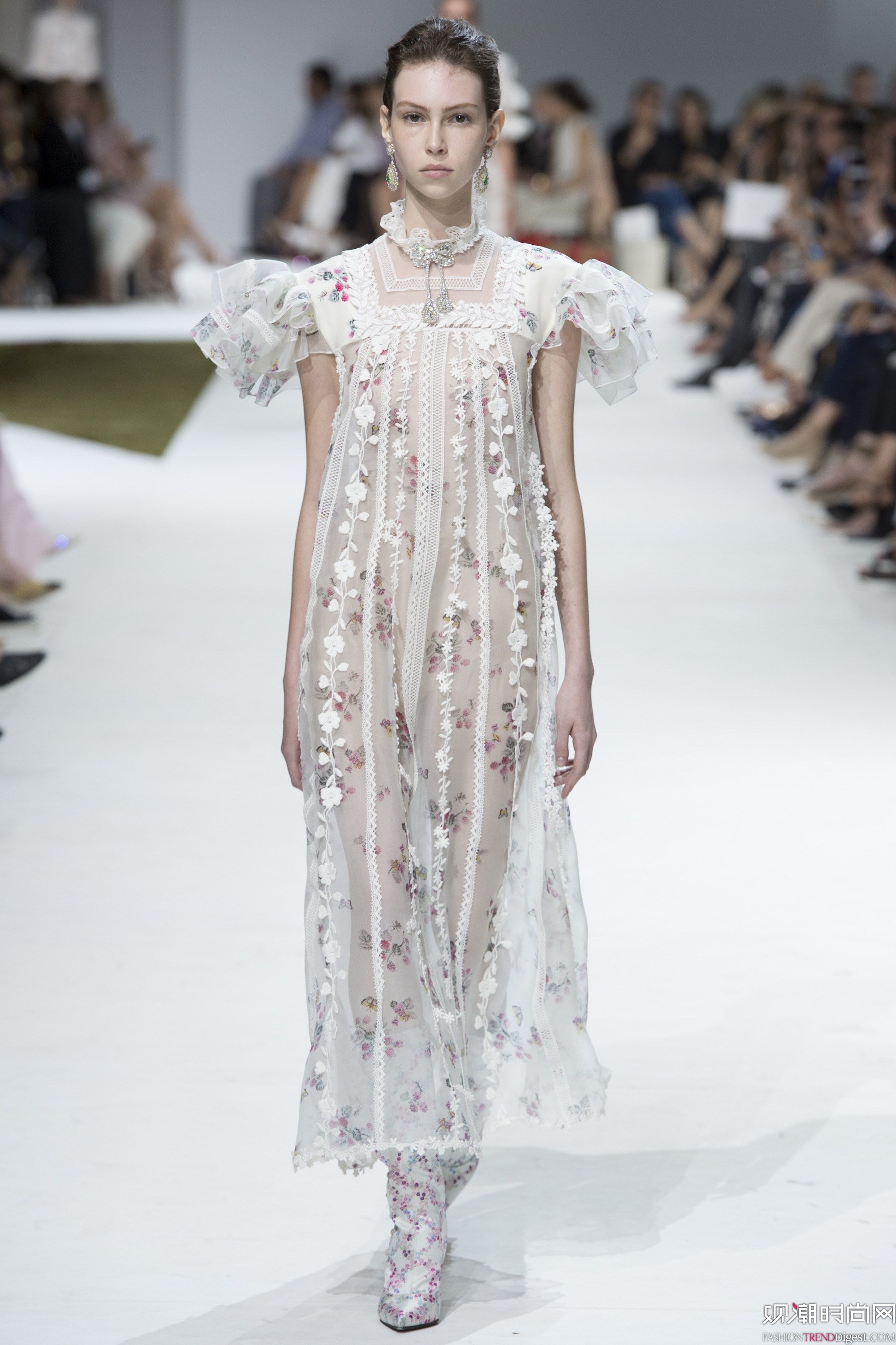 Giambattista Valli 2016ﶬ߶ϵ㳡ͼƬ