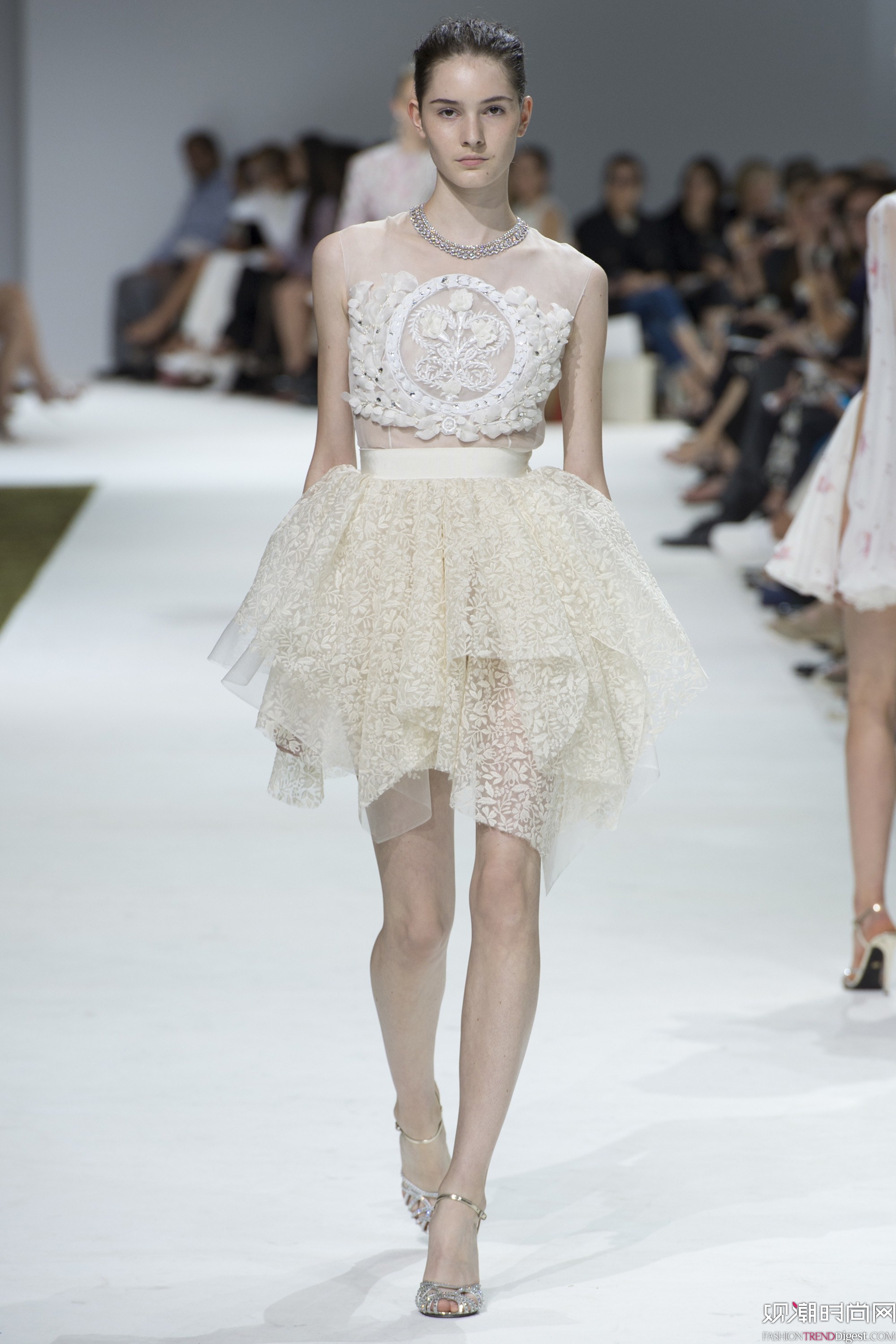 Giambattista Valli 2016ﶬ߶ϵ㳡ͼƬ